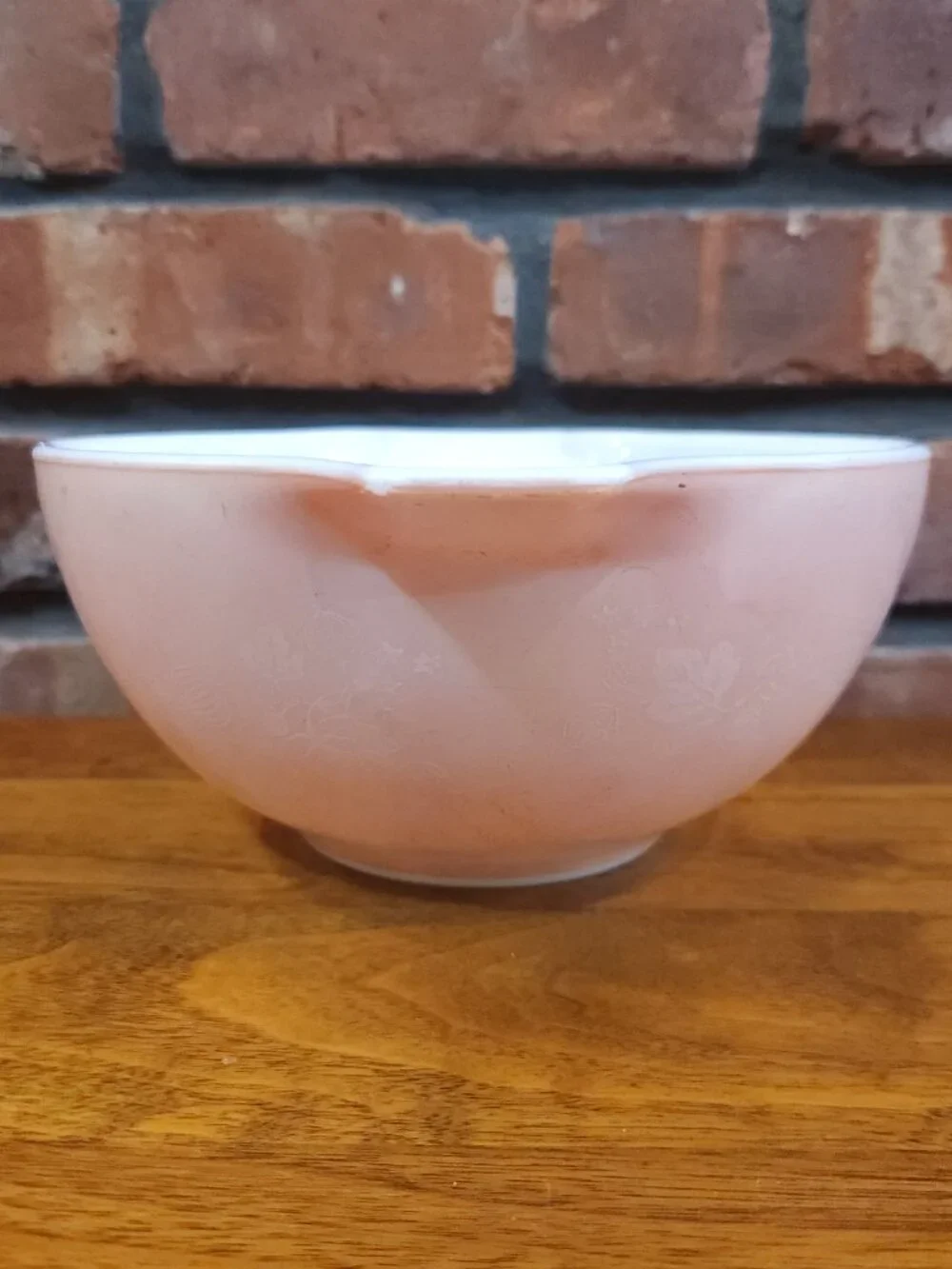 PYREX Vintage 1950s 442 1.5 Qt Gooseberry Cinderella Mixing Bowl in Pink